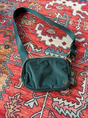 LULULEMON Velvet Belt Bag